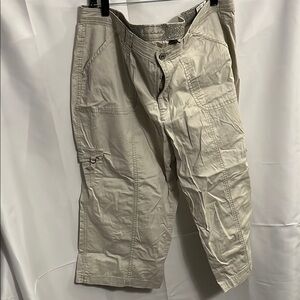 Gloria Vanderbilt Women’s Beige Capris